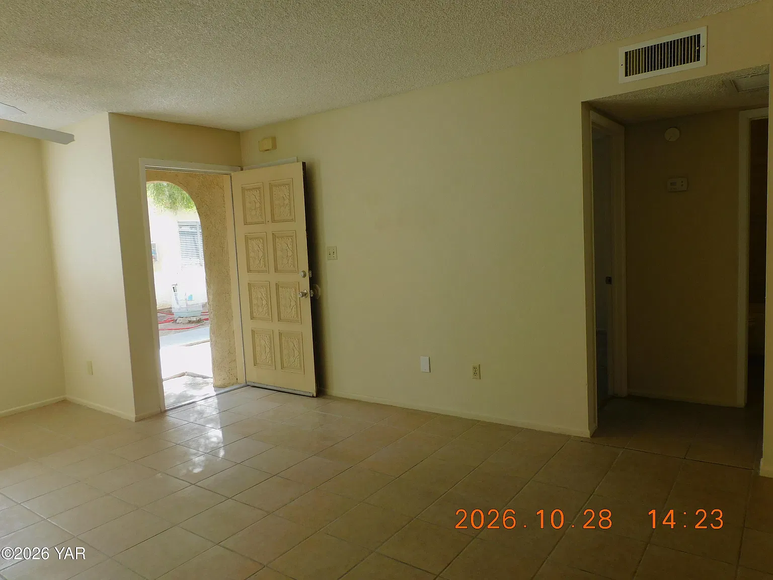 2 bed, 1.0 bath, $895 — Photo 2