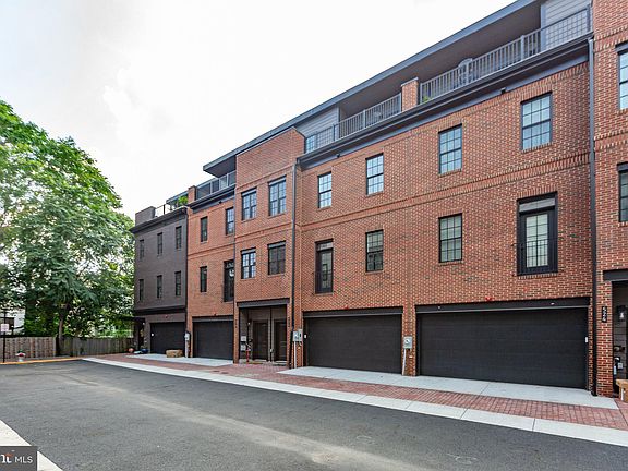 3rd image of 526 Mia St