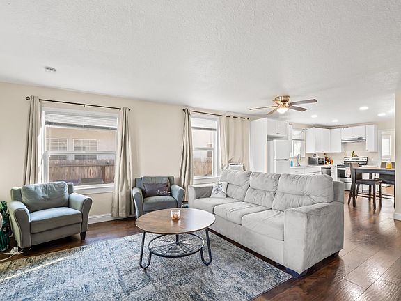 3rd image of 611 N Safford Ave