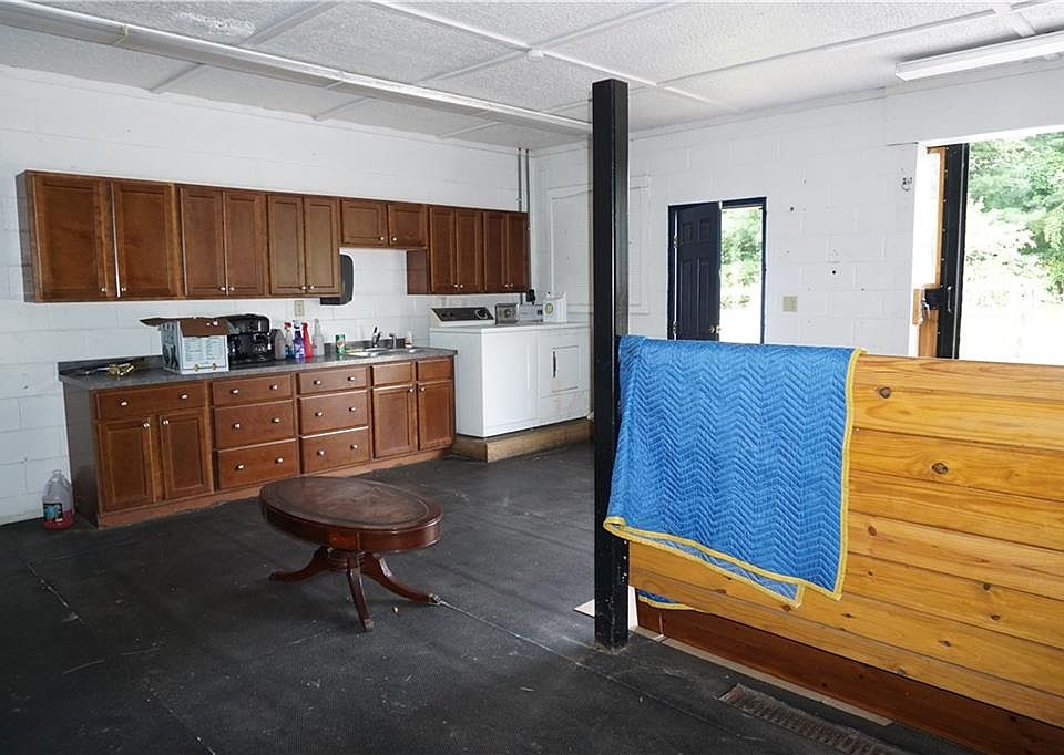 1st image of 2205 Providence Pike