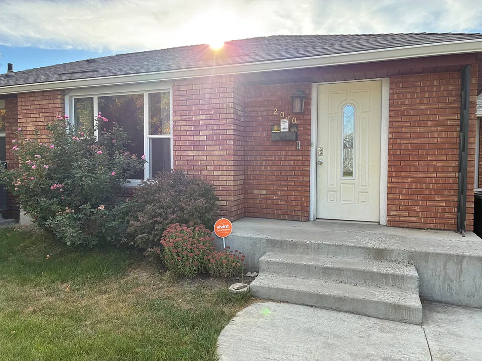 2040 Conant Ave
