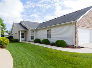10 Grape Vine Ln, Bloomington, IL