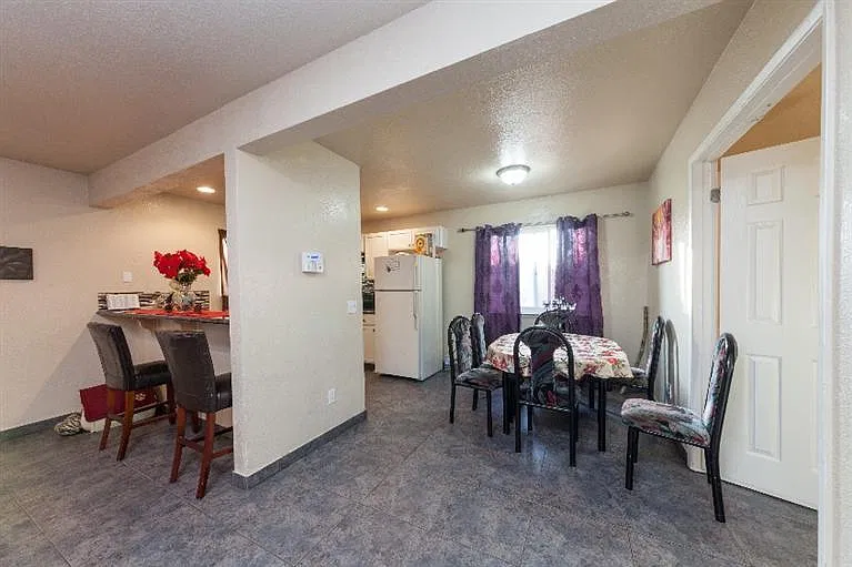 Adler 758 (4 Plex) - 201 — Photo 4