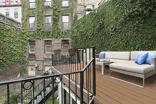 Sold by Compass | media 25