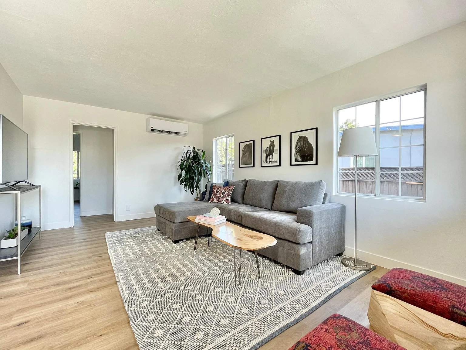 2 bed, 812 sqft, $3,350 — Photo 3