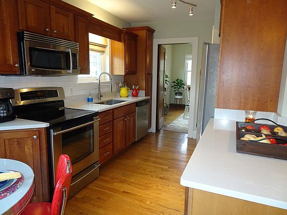 2nd image of 135 Wilden St