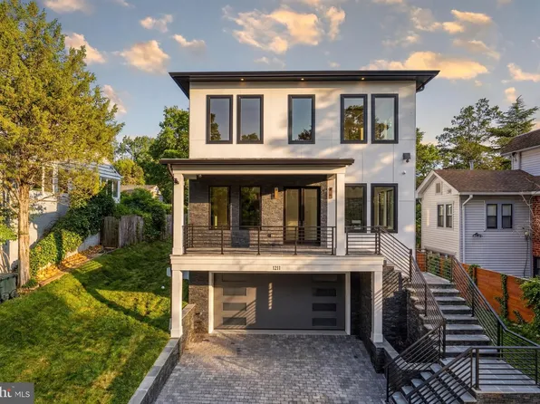 1211 20th St S, Arlington, VA 22202