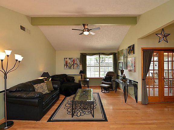 4th image of 1010 Kensington Dr
