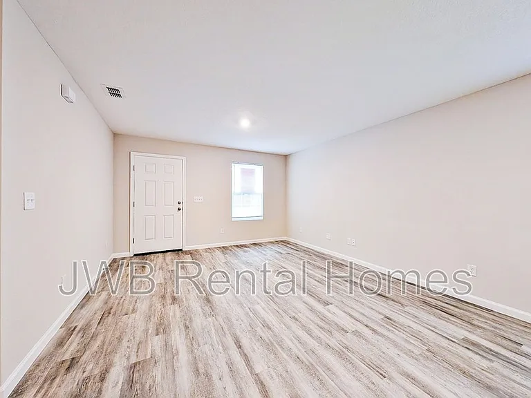 7828 Dekle Ave — Photo 6