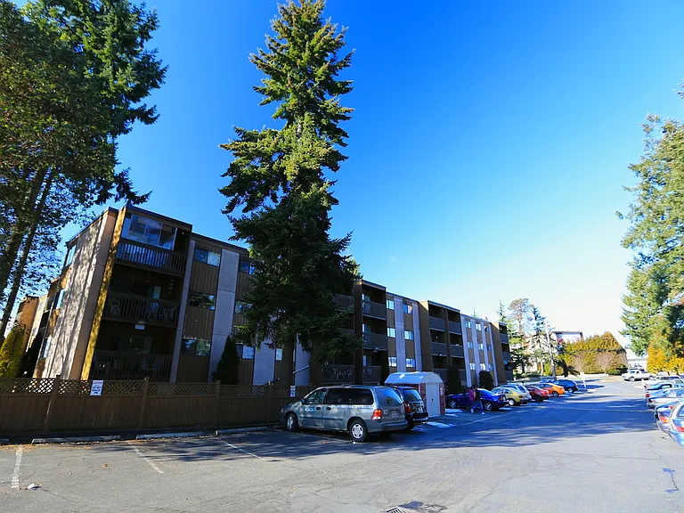 4299 Departure Bay Rd — Photo 2