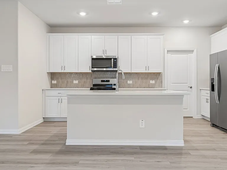 702 Dotty Dr — Photo 5