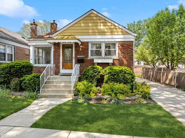 5250 S Nordica Ave, Chicago, IL 60638