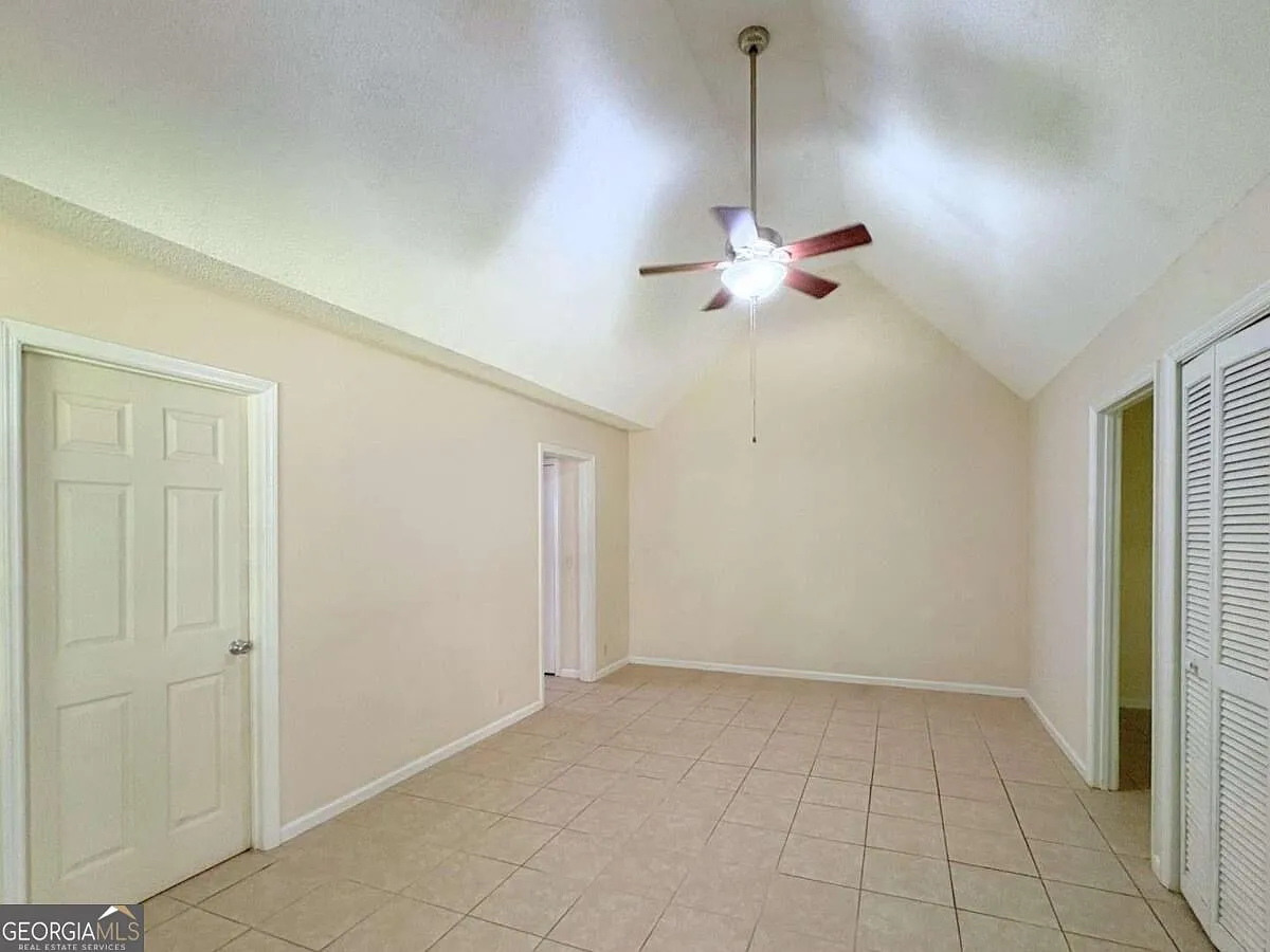 2 bed, 1.0 bath, 950 sqft, $950 — Photo 4