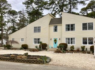 77 Holly Dr, Waretown, NJ 08758