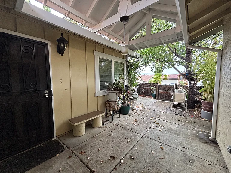 1700 Mahogany Way — Photo 3