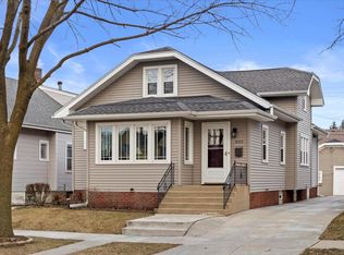 825 Blaine Ave, Racine, WI 53405