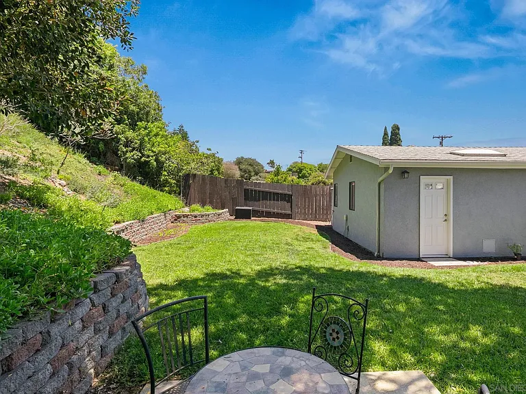 5164 Chateau Dr — Photo 39