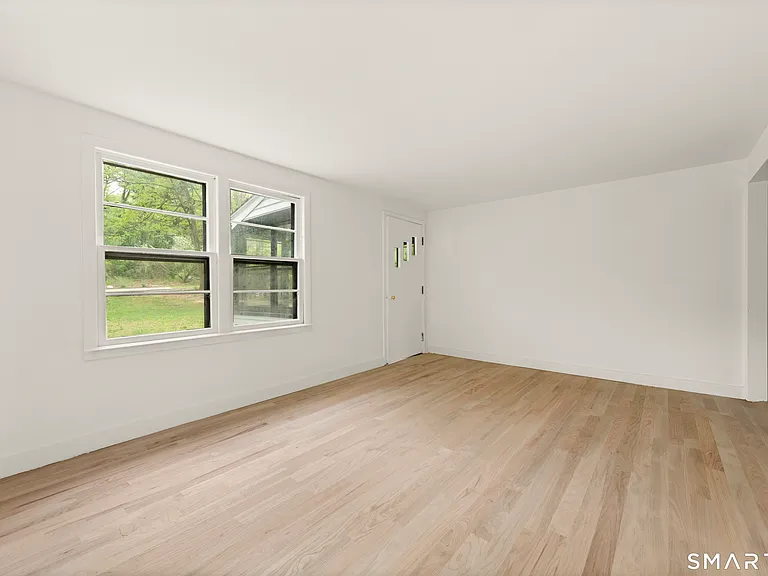 1335 Wolf Hill Rd — Photo 12