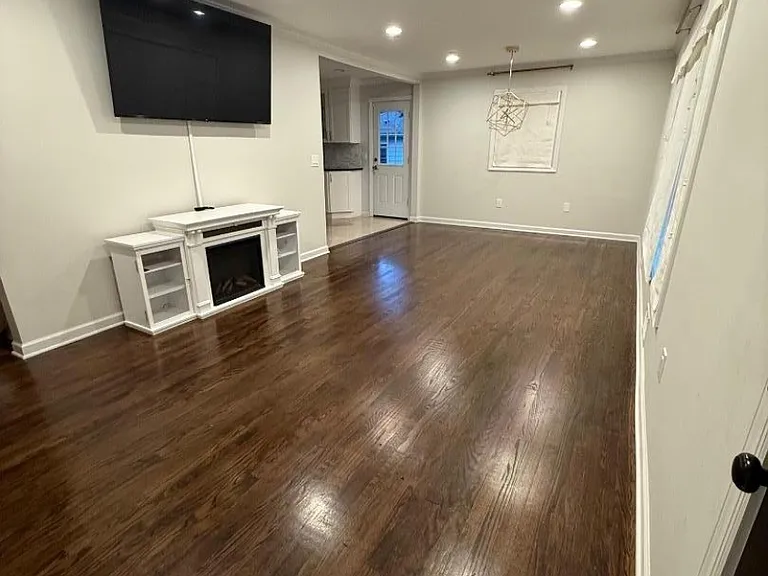 78 Mounthaven Dr — Photo 5