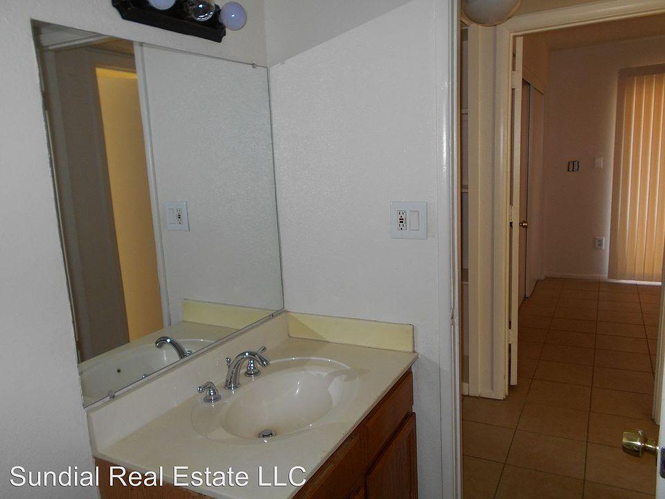 1st image of 1133 W North Ln APT 03