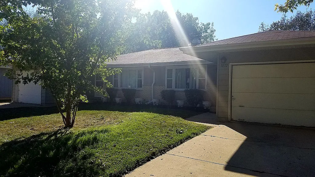 1070 Iroquois Dr photo 1