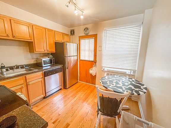 5th image of 2104 W Farragut Ave #A1