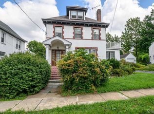 16 Halsey St, Metuchen, NJ 08840