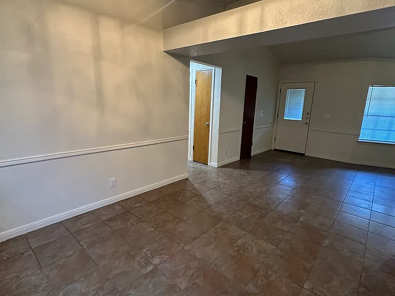 2705 Cypress Ln — Photo 6