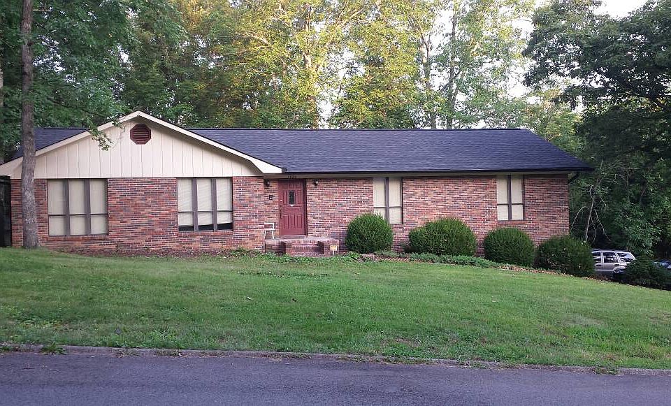 1st image of 1820 Seven Oaks Dr
