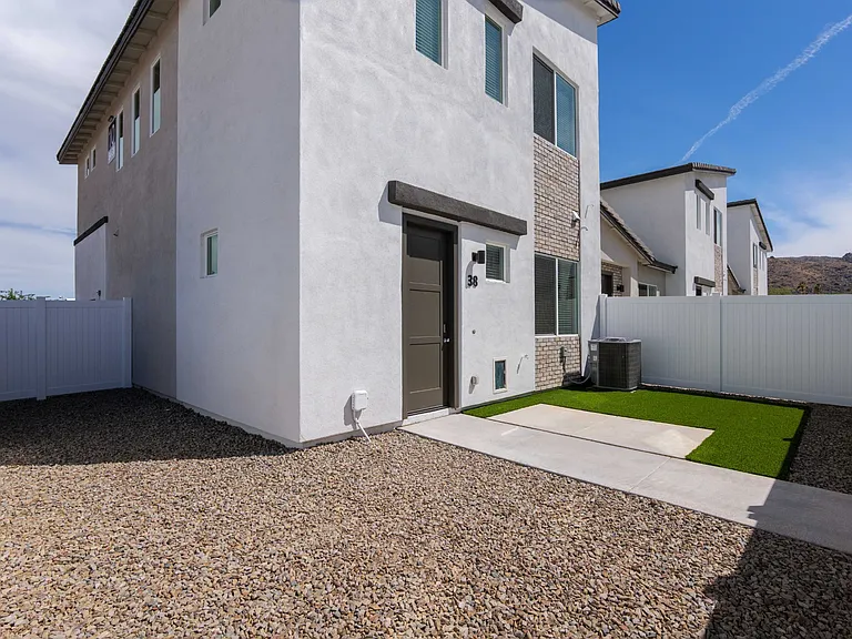 Corsica Villas at 20th Street — Photo 16