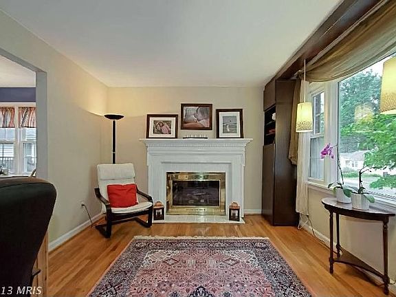 3rd image of 10832 Warwick Ave