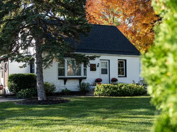 215 E Forest Hill AVENUE, Oak Creek, WI 53154
