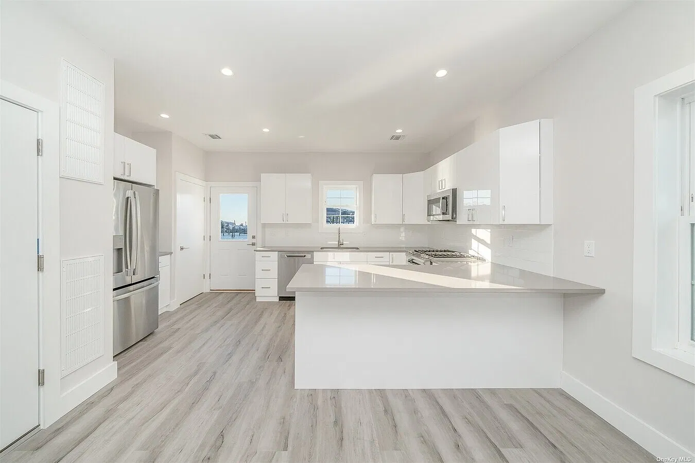 Treasure Island Townhomes on Seaford Harbor — Photo 4