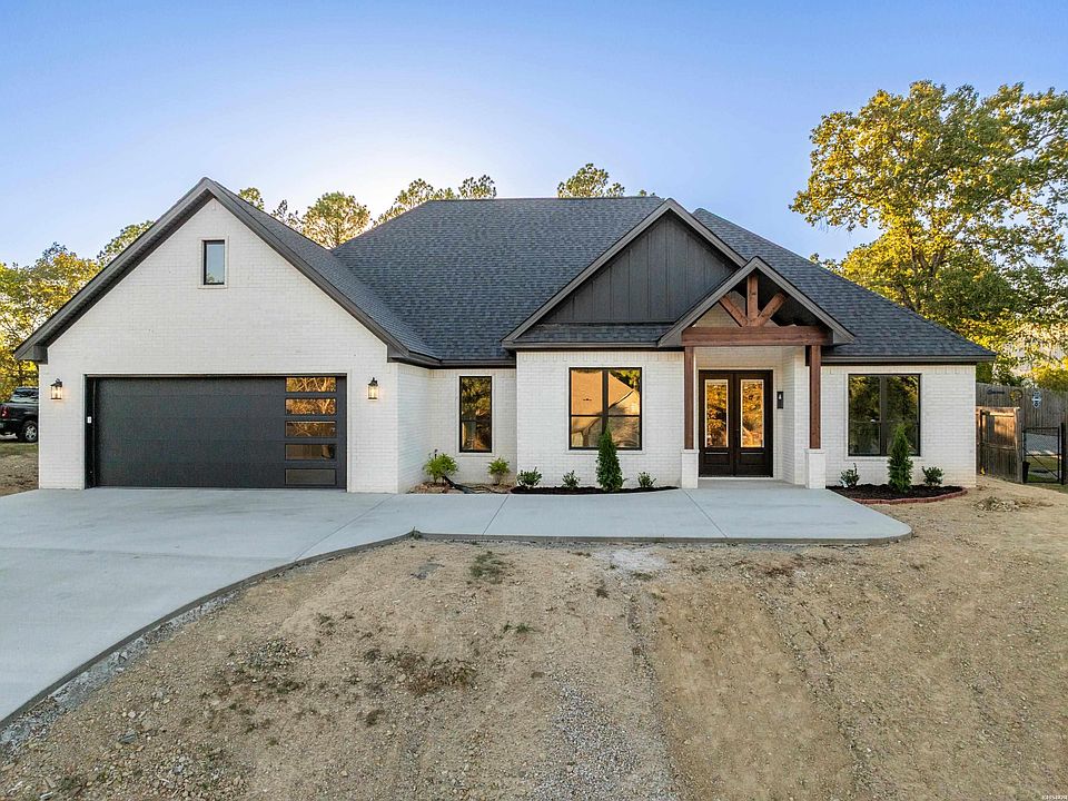 1st image of 121 Ridgeway Pl