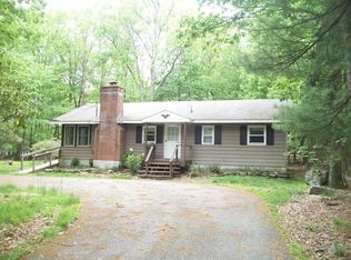 2149 Lake Dr, Henryville, PA 18332