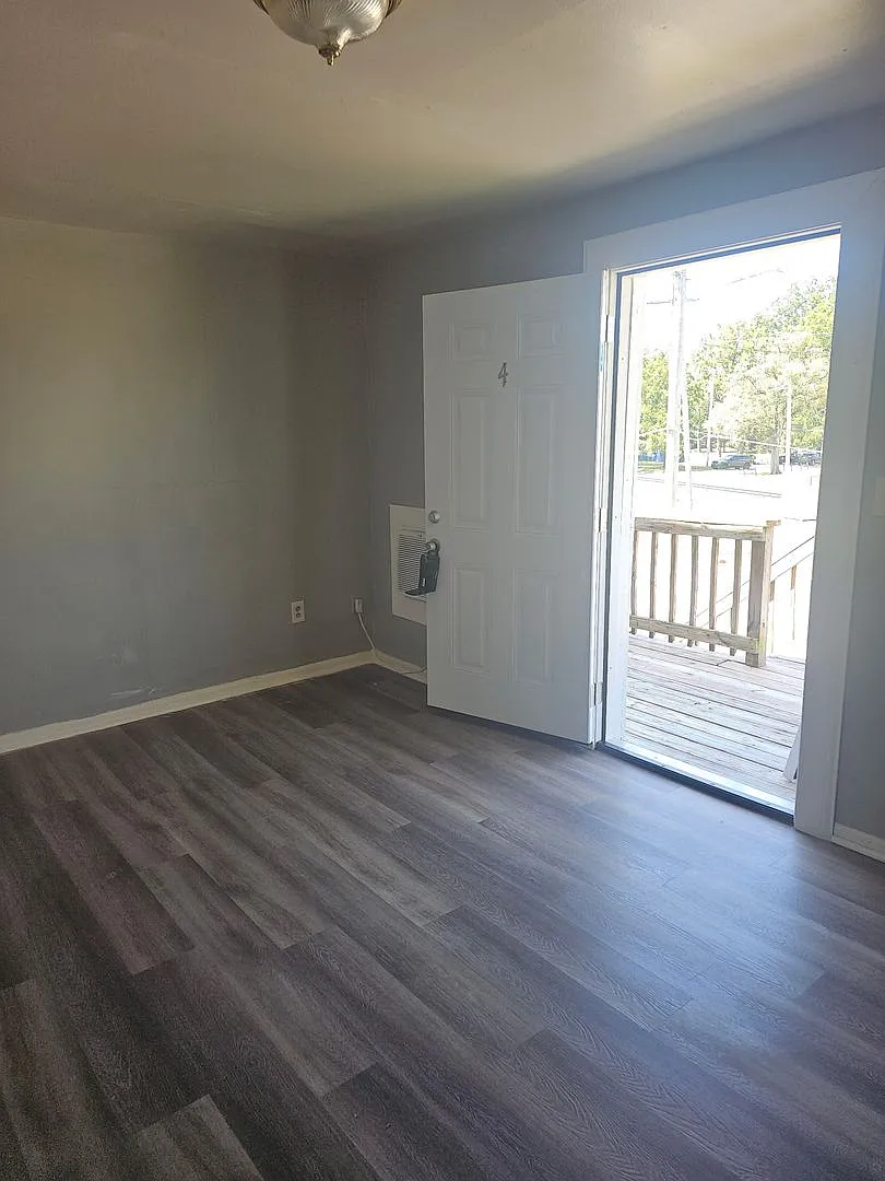 1409 S Broadway — Photo 3