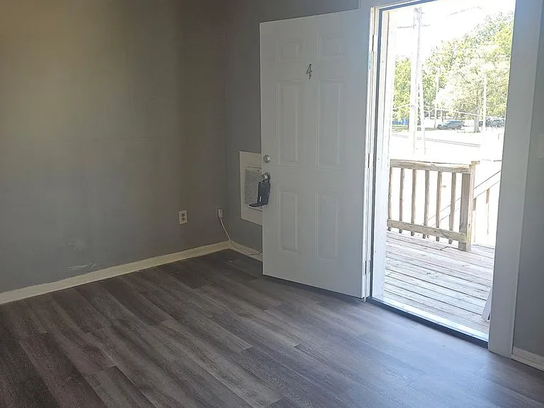 1409 S Broadway St — Photo 3
