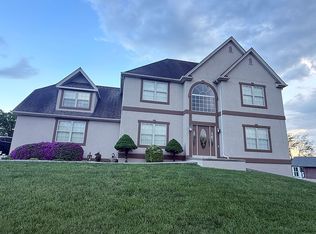 1035 E Brentwood Dr, Morristown, TN 37814