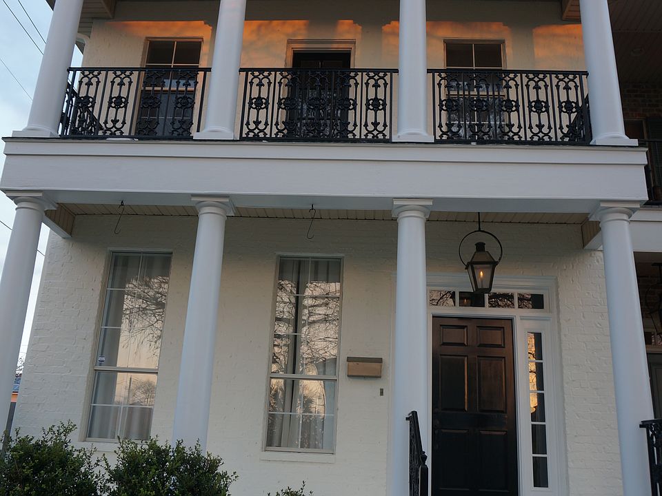 Front of house with balcony