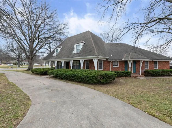 11415 Minor Dr, Kansas City, MO 64114