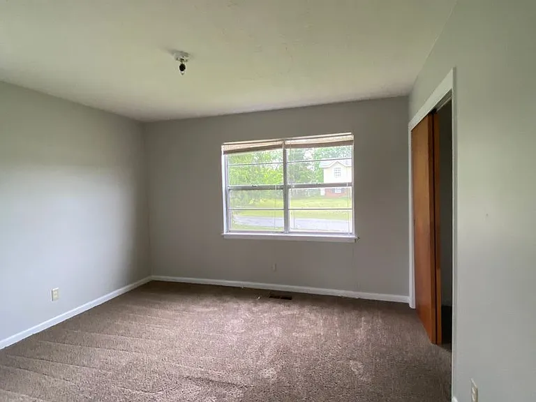 1440 Taylors Chapel Rd — Photo 7