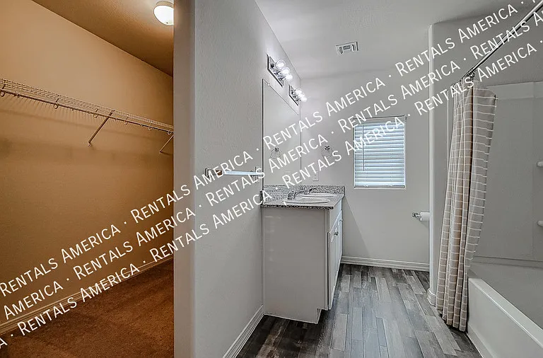 229 E Watson Pl — Photo 28