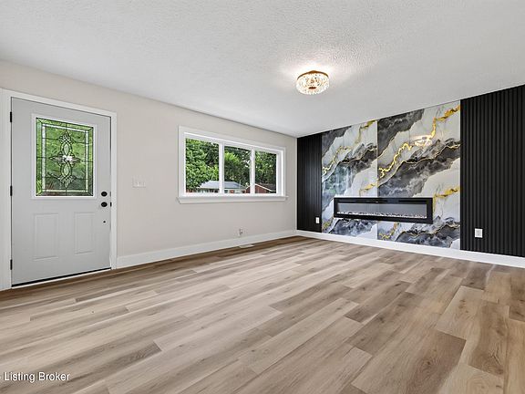 3rd image of 9810 East Ave