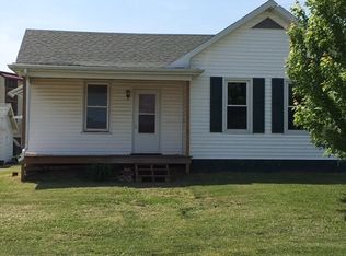 421 E Eisenhower Ave, Lewistown, IL