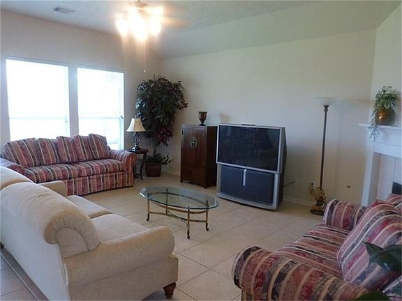 This spacious living area is ideal for warm gatherings!