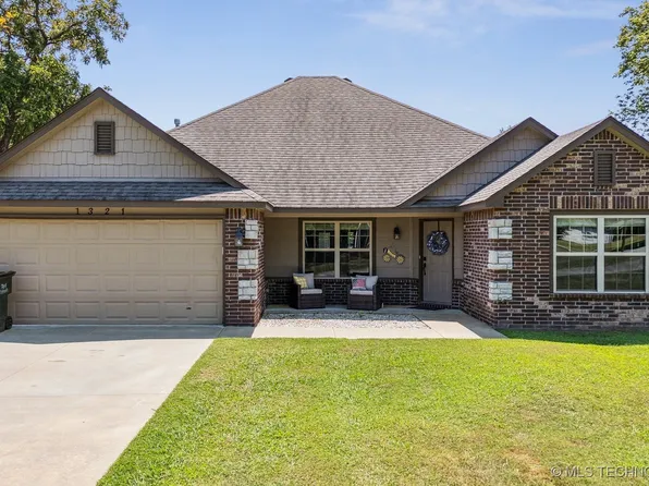 1321 W Walnut St, Collinsville, OK 74021