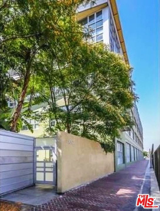 1st image of 1130 S Flower St APT 401