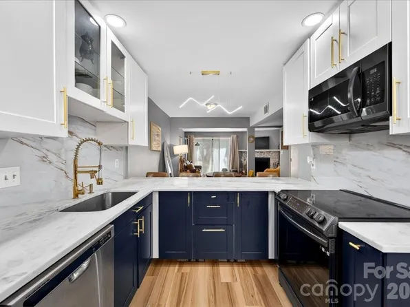 8007 Horse Chestnut Ln, Charlotte, NC 28277