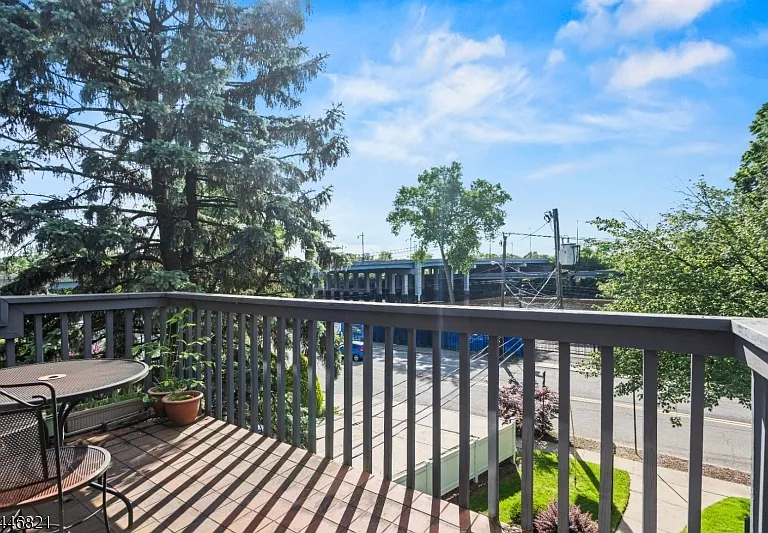 555 Riverside Ave #9 — Photo 21
