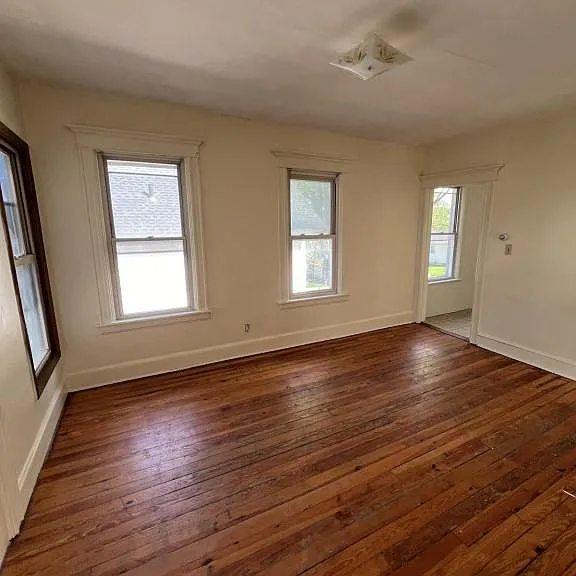 1213 Oswego St — Photo 4